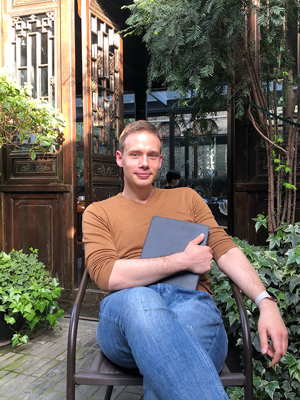 老外在四川㉓|在川大教书的法国人:体验成都的传统文化是一件让人激动的事_fororder_夏维叶个人照-摄影-张雅舒